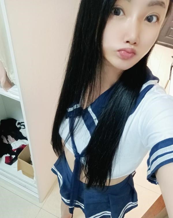 JK制服小美深喉一觉