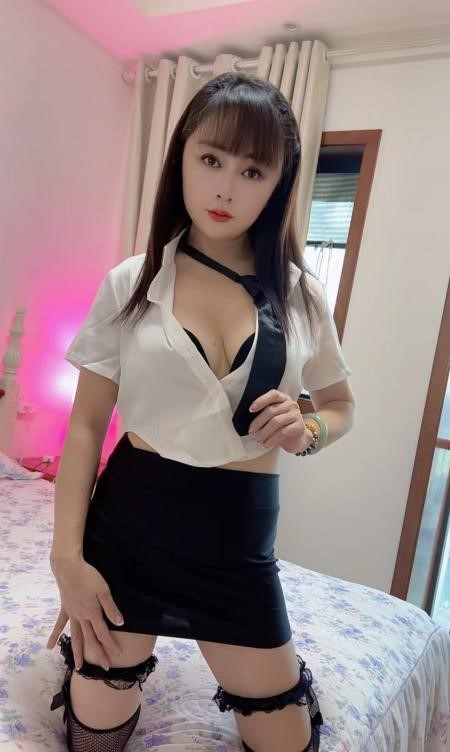 南门大胸美女