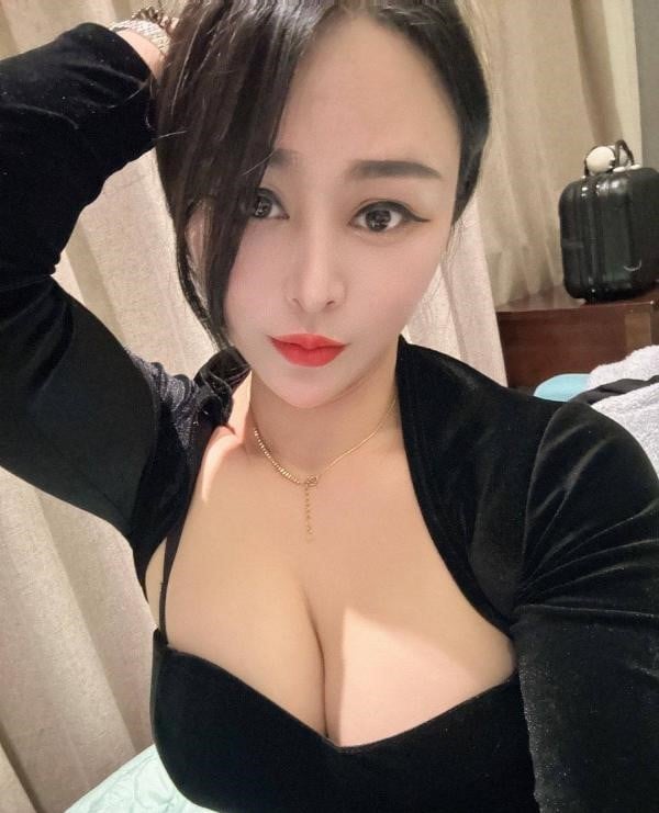 雁塔巨乳小雪